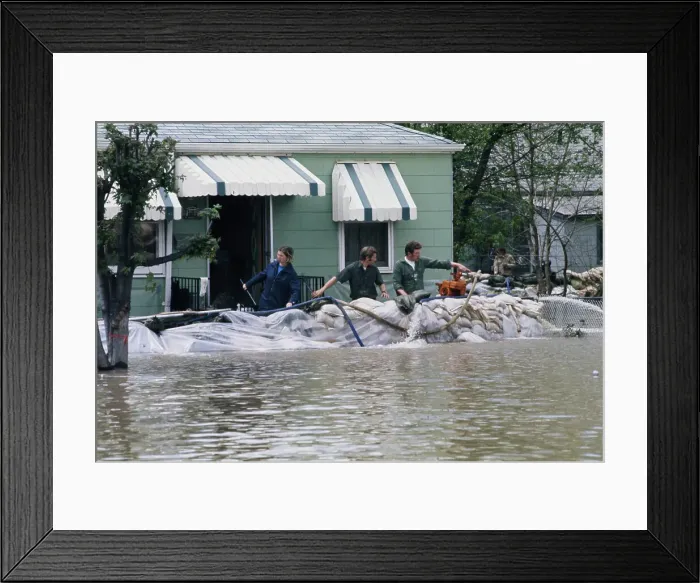 Framed Print : Residents along the River Des Peres in south St. Louis Framed Print : Residents along the River Des Peres in south St. Louis