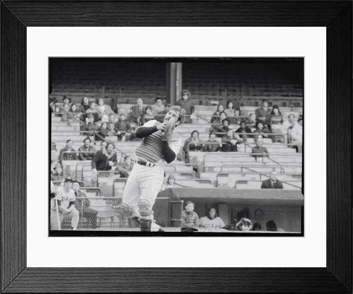 Framed Print : Thurmon Munson Catching Pop Fly Framed Print : Thurmon Munson Catching Pop Fly