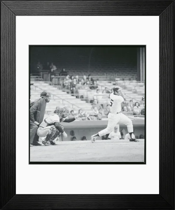Framed Print : Thurmon Munson Batting Framed Print : Thurmon Munson Batting