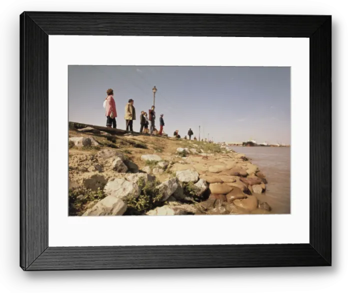 Framed Print : Residents look out at rising murky waters of the mighty Mississippi River Framed Print : Residents look out at rising murky waters of the mighty Mississippi River