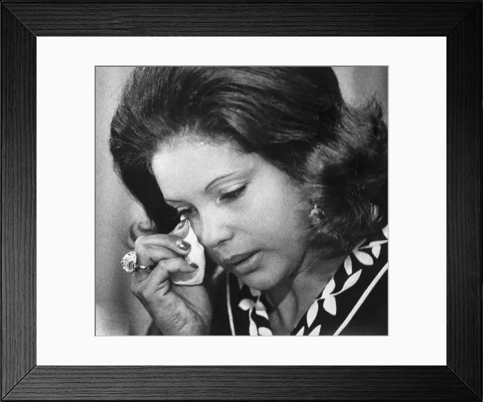 Framed Print : Roberto Clemente's Widow in Mourning