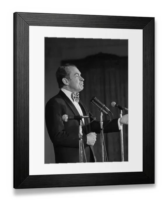 Framed Print : Side Profile Portrait of Richard Nixon Framed Print : Side Profile Portrait of Richard Nixon
