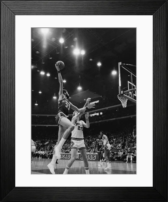 Framed Print : Kareem Abdul Jabbar Shooting the Ball Framed Print : Kareem Abdul Jabbar Shooting the Ball