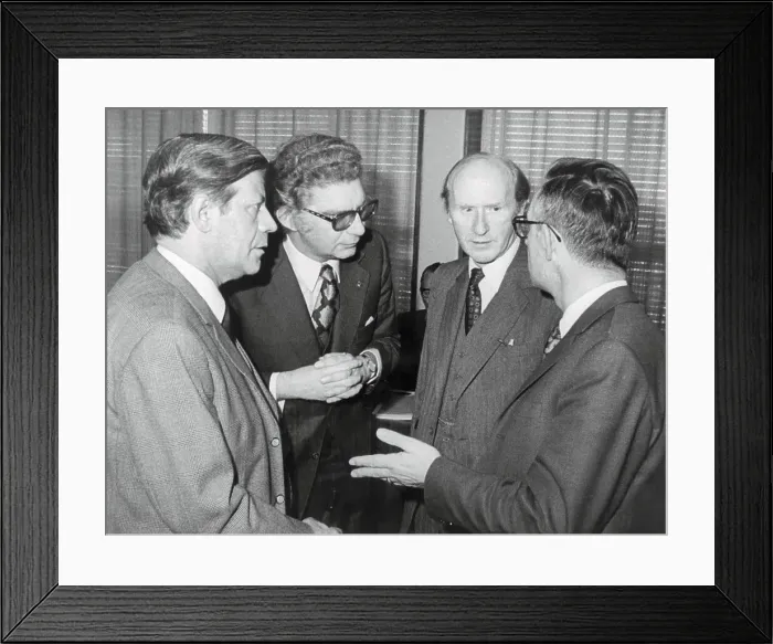 Framed Print : Helmut Schmidt and Others Discussing the Monetary Crisis Framed Print : Helmut Schmidt and Others Discussing the Monetary Crisis