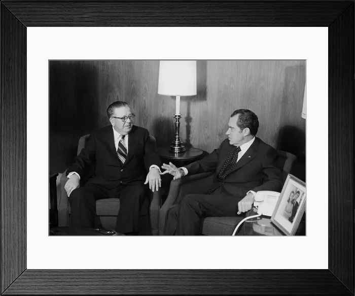 Framed Print : Frank Fitzsimmons and Richard Nixon Talk Framed Print : Frank Fitzsimmons and Richard Nixon Talk