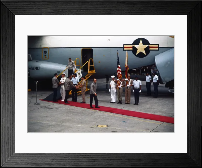Framed Print : American POW's Receiving a Warm Greeting Framed Print : American POW's Receiving a Warm Greeting