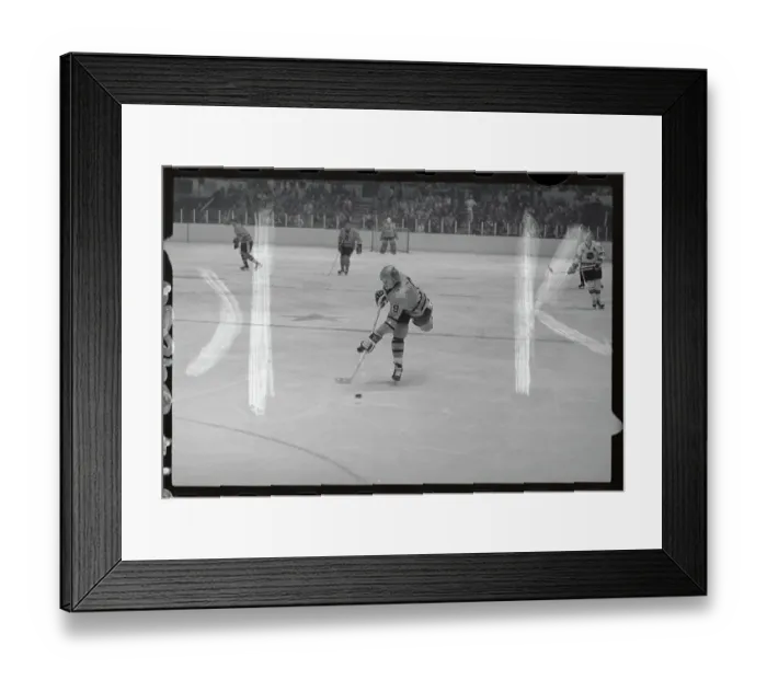 Framed Print : Garry Unger Playing Hockey Framed Print : Garry Unger Playing Hockey
