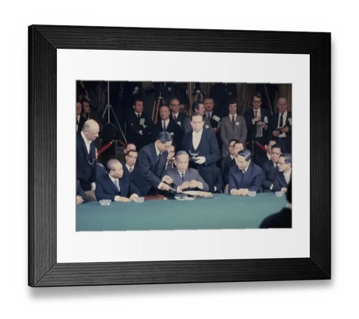 Framed Print : North Vietnam's Foreign Minister Nguyen Duy Trinh (R) signs the Agreement for Ending War and Restoring Peace Framed Print : North Vietnam's Foreign Minister Nguyen Duy Trinh (R) signs the Agreement for Ending War and Restoring Peace