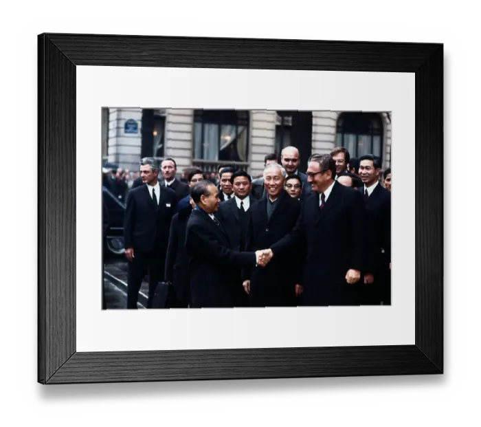 Framed Print : Henry Kissinger and Le Duc Tho Shaking Hands Framed Print : Henry Kissinger and Le Duc Tho Shaking Hands