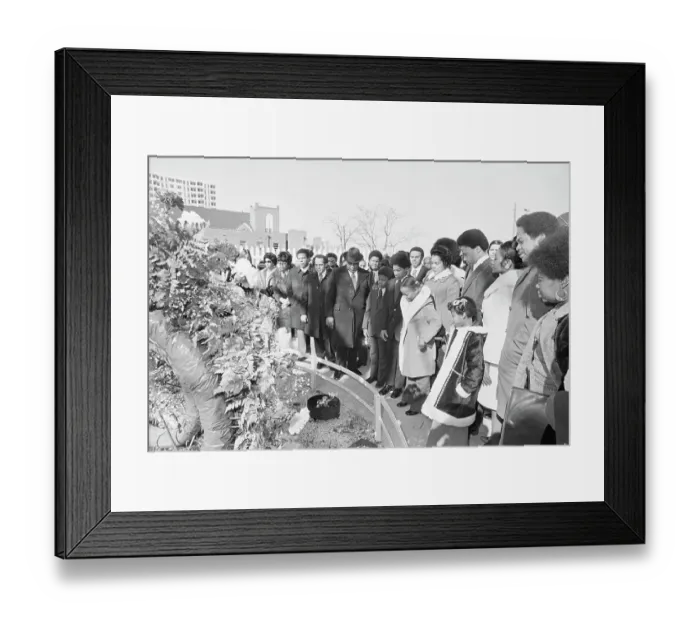 Framed Print : Coretta Scott King and Family Standing at Martin Luther King Gravesite Framed Print : Coretta Scott King and Family Standing at Martin Luther King Gravesite