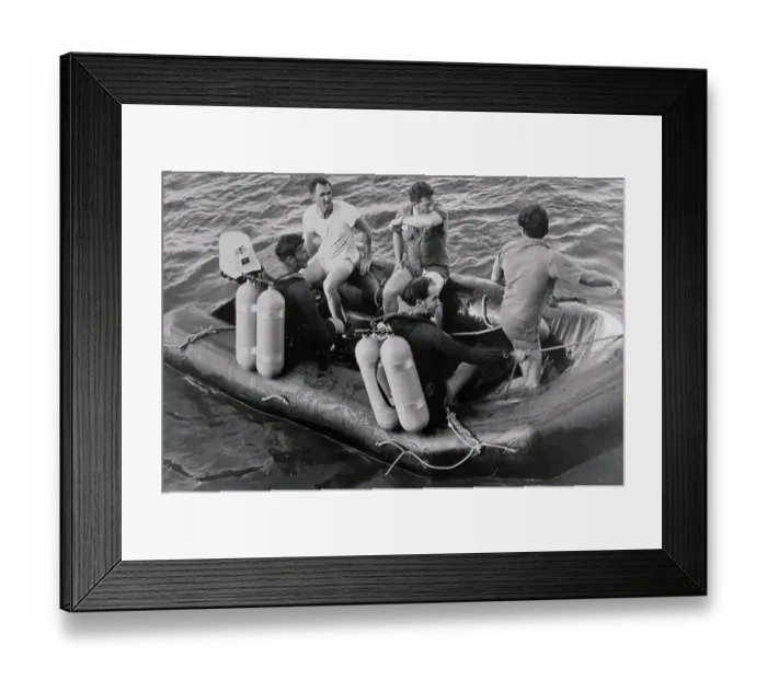 Framed Print : Divers Searching for Roberto Clemente Crash Site Framed Print : Divers Searching for Roberto Clemente Crash Site