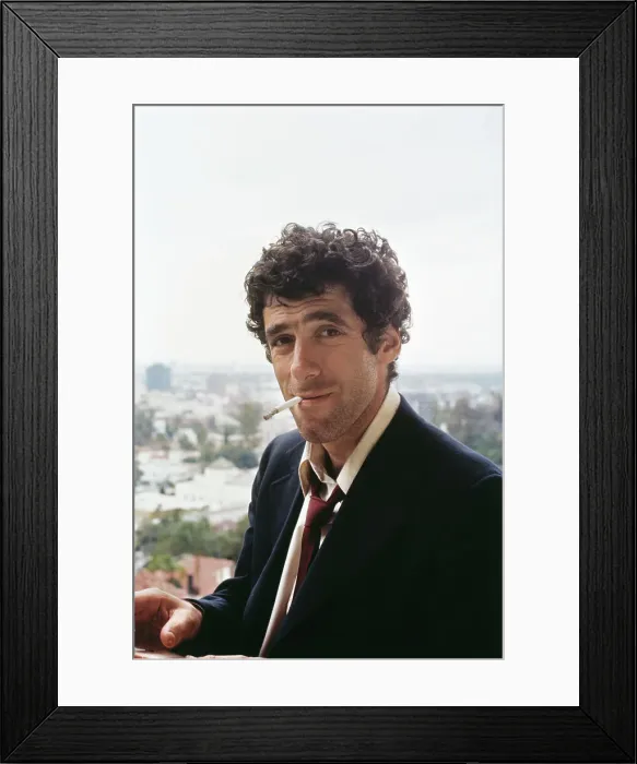 Framed Print : Portrait of Elliott Gould Framed Print : Portrait of Elliott Gould