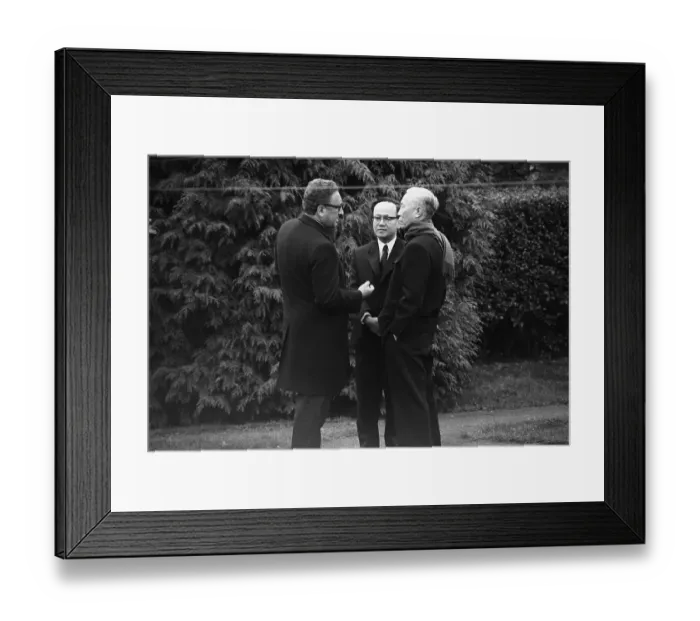 Framed Print : Kissinger and Le Duc Tho Talk Framed Print : Kissinger and Le Duc Tho Talk