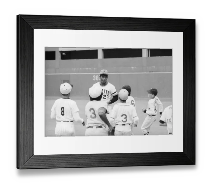 Framed Print : Roberto Clemente Framed Print : Roberto Clemente