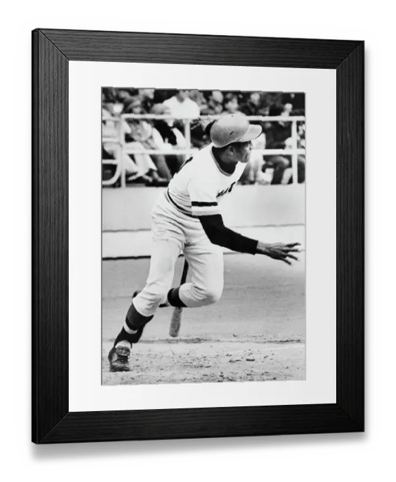 Framed Print : Roberto Clemente About to Run to Base