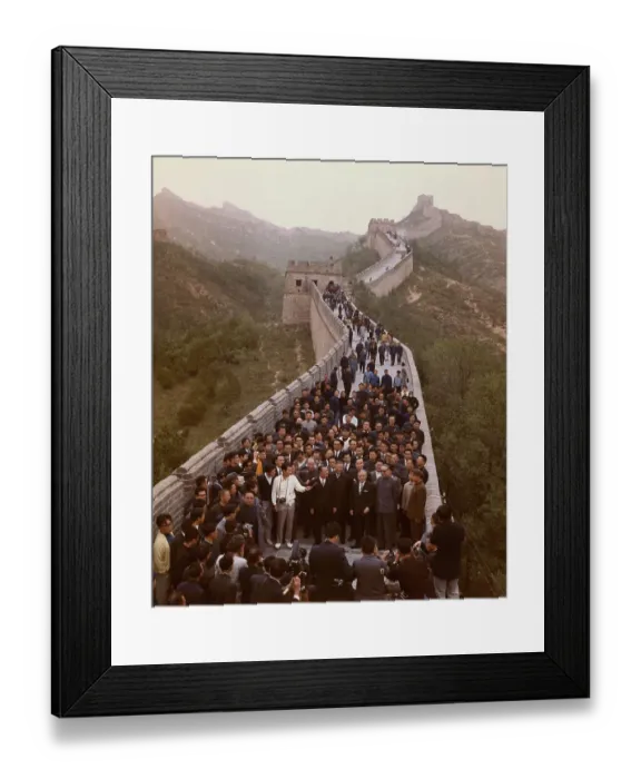 Framed Print : Kakuei Tanaka and Colleagues Posing on the Great Wall Framed Print : Kakuei Tanaka and Colleagues Posing on the Great Wall