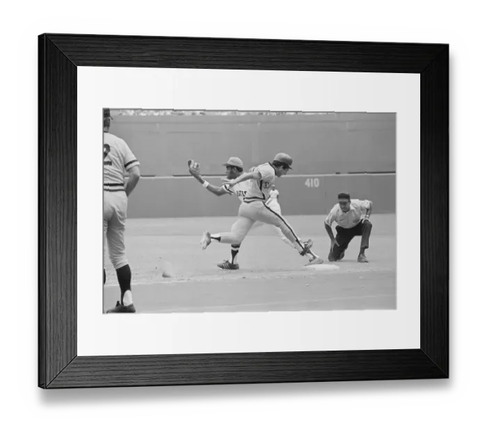 Framed Print : Stargell Plays 1St Base W / Runner On Base Framed Print : Stargell Plays 1St Base W / Runner On Base