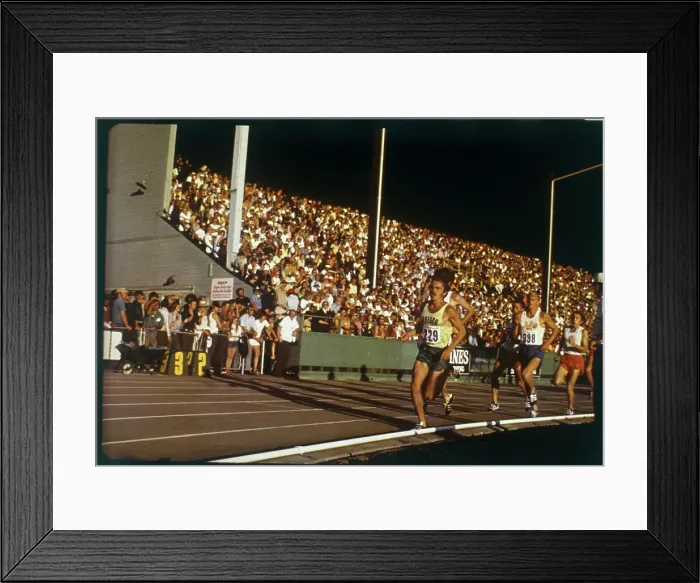 Framed Print : Steve Prefontaine Leading in Race Framed Print : Steve Prefontaine Leading in Race