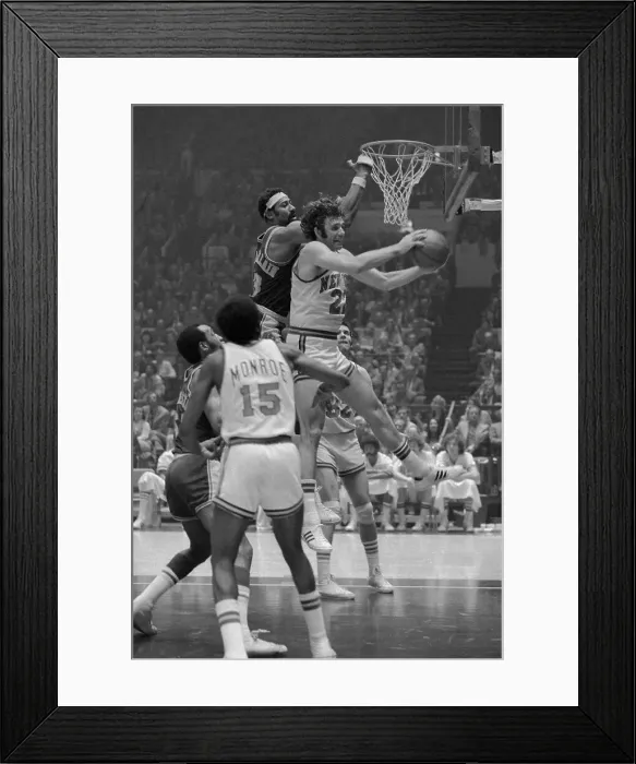 Framed Print : Dave DeBusschere Grabbing Ball from Wilt Chamberlain Framed Print : Dave DeBusschere Grabbing Ball from Wilt Chamberlain