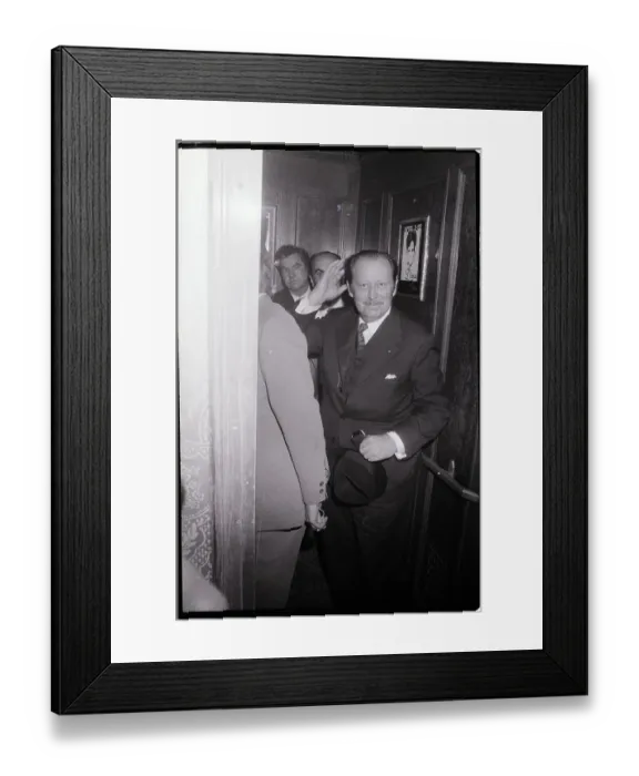 Framed Print : Alfredo Stroesser Arrives At Waldorf Tow Framed Print : Alfredo Stroesser Arrives At Waldorf Tow