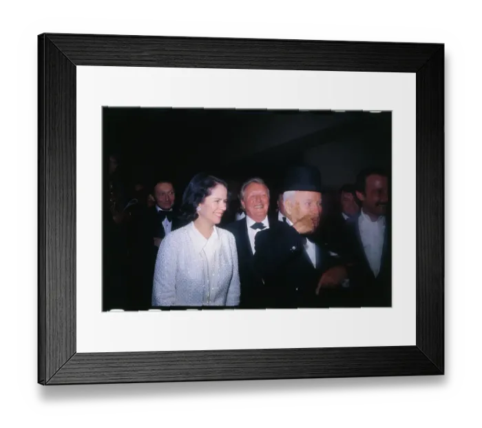 Framed Print : Charlie Chaplin with Wife Oona Framed Print : Charlie Chaplin with Wife Oona