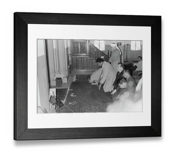 Framed Print : Muhammad Ali Kneeling in Prayer Framed Print : Muhammad Ali Kneeling in Prayer