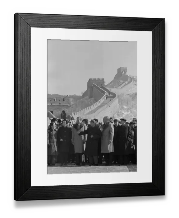Framed Print : Political Leaders Standing at Chinese Wall Framed Print : Political Leaders Standing at Chinese Wall
