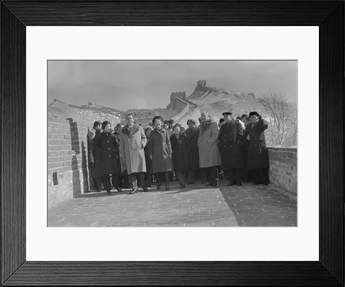 Framed Print : President Nixon and Group Standing Below Chinese Wall Framed Print : President Nixon and Group Standing Below Chinese Wall