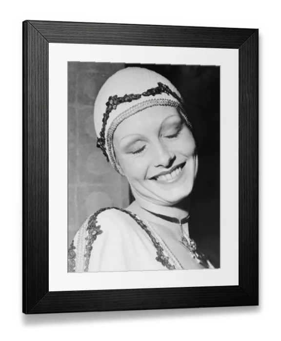 Framed Print : Twiggy. (Original Caption). Twiggy, who gained international fame as a fashion model Framed Print : Twiggy. (Original Caption). Twiggy, who gained international fame as a fashion model