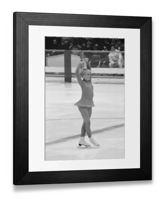 Framed Print : Olympic Figure Skater Janet Lynn Framed Print : Olympic Figure Skater Janet Lynn