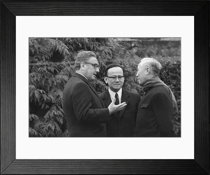 Framed Print : Henry Kissinger Talking with Le Duc Tho Framed Print : Henry Kissinger Talking with Le Duc Tho