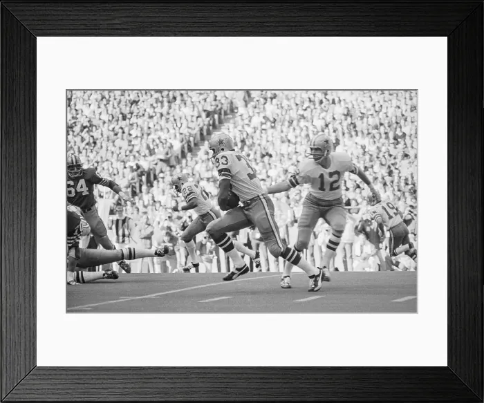 Framed Print : Dallas Cowboy Staubach Giving Handoff Framed Print : Dallas Cowboy Staubach Giving Handoff
