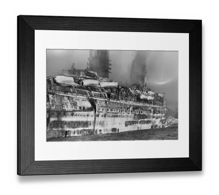 Framed Print : Gutted Hull Of Oceanliner, Qn. Elizabeth Framed Print : Gutted Hull Of Oceanliner, Qn. Elizabeth