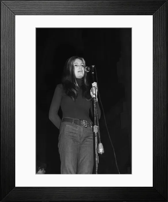 Framed Print : Writer Gloria Steinem Speaking at a Benefit Framed Print : Writer Gloria Steinem Speaking at a Benefit