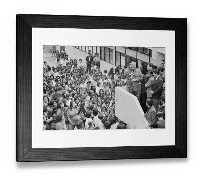 Framed Print : Fidel Castro Speaking at Podium to Large Crowd Framed Print : Fidel Castro Speaking at Podium to Large Crowd