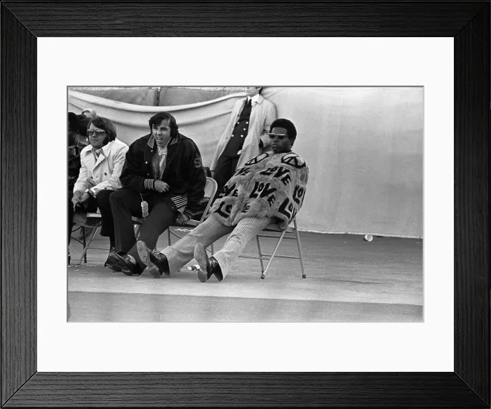 Framed Print : Gale Sayers and Jack Concannon Seated on Sidelines