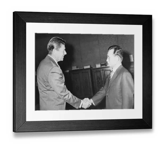 Framed Print : Ronald Reagan Shaking Hands with Park Chung-Hee Framed Print : Ronald Reagan Shaking Hands with Park Chung-Hee