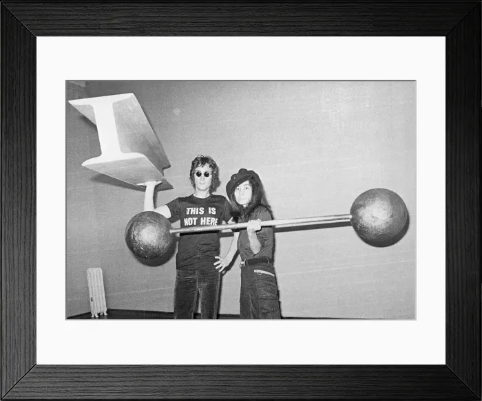 Framed Print : John Lennon and Yoko Ono Framed Print : John Lennon and Yoko Ono