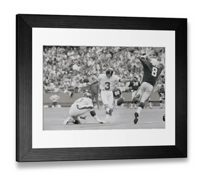 Framed Print : Pete Gogolak and Larry Wilson During Game Framed Print : Pete Gogolak and Larry Wilson During Game