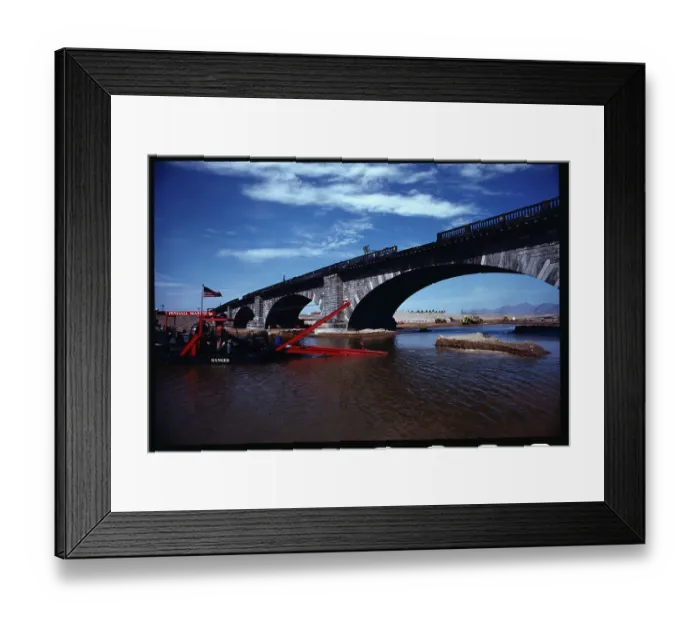 Framed Print : The London Bridge Framed Print : The London Bridge