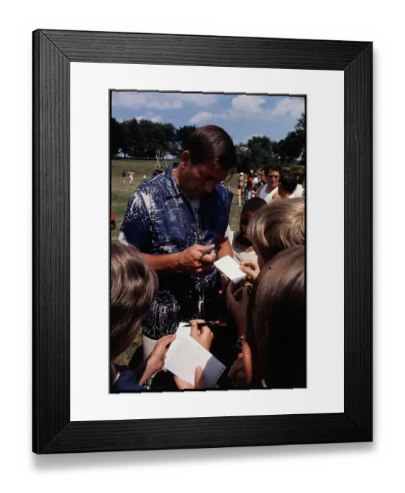 Framed Print : Johnny Unitas Signing Autographs Framed Print : Johnny Unitas Signing Autographs