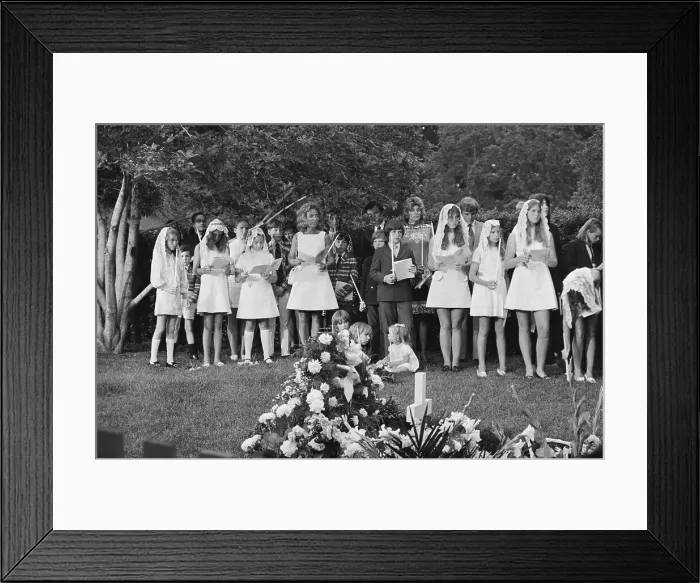Framed Print : Ethel Kennedy at Robert F. Kennedy Gravesite Framed Print : Ethel Kennedy at Robert F. Kennedy Gravesite