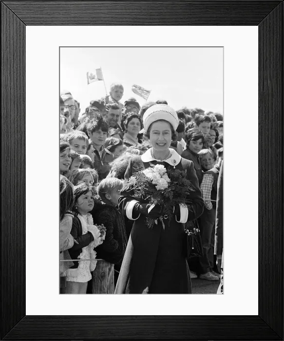 Framed Print : Portrait of Queen Elizabeth