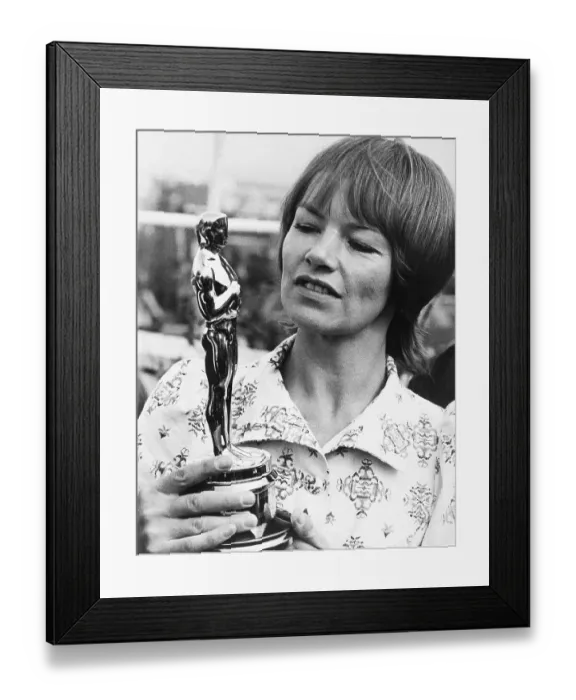 Framed Print : Glenda Jackson Admiring Her Oscar Award Framed Print : Glenda Jackson Admiring Her Oscar Award