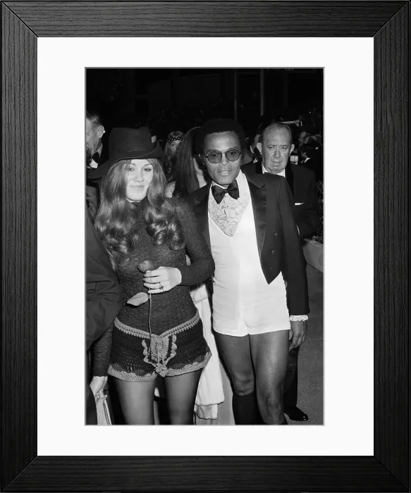 Framed Print : Hot Pants Couple At Academy Awards Framed Print : Hot Pants Couple At Academy Awards