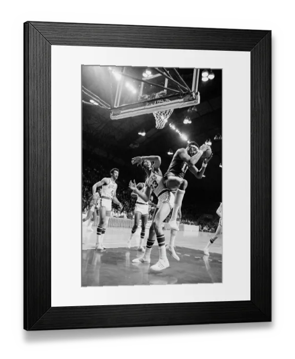 Framed Print : Wilt Chamberlain and Kareem Abdul-Jabbar Framed Print : Wilt Chamberlain and Kareem Abdul-Jabbar