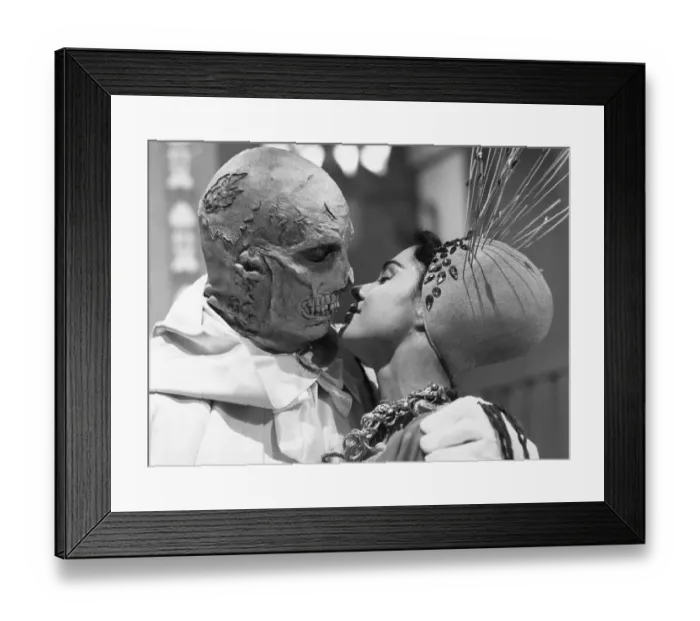 Framed Print : Vincent Price and Virginia North in The Abominable Dr. Phibes Framed Print : Vincent Price and Virginia North in The Abominable Dr. Phibes