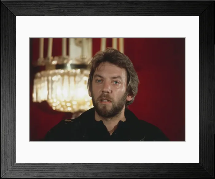 Framed Print : Portrait of Donald Sutherland Framed Print : Portrait of Donald Sutherland