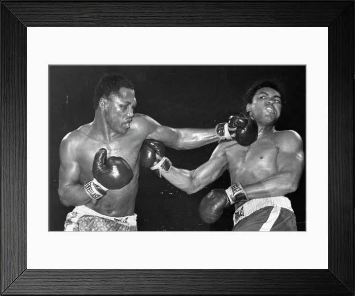 Framed Print : Muhammad Ali fighting Joe Frazier Framed Print : Muhammad Ali fighting Joe Frazier