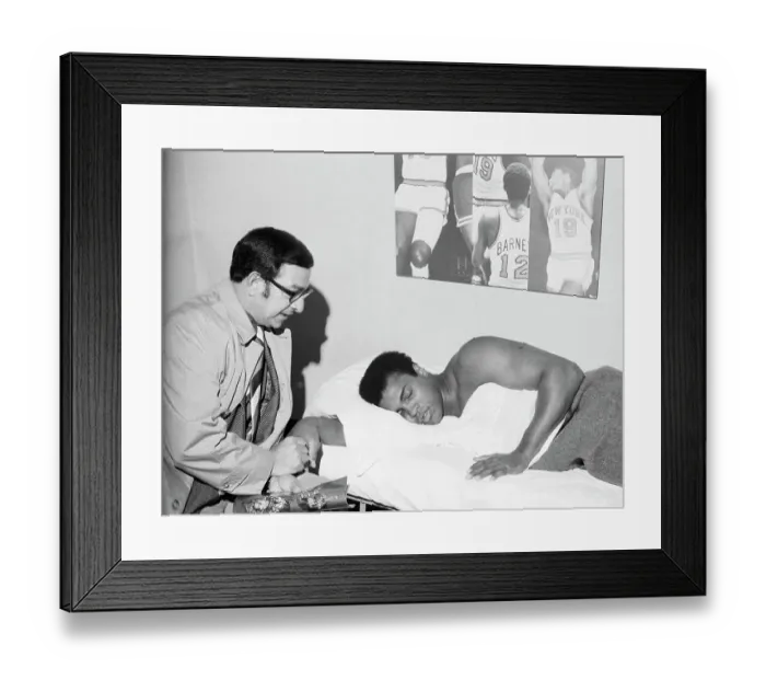 Framed Print : Trainer Angelo Dundee and Muhammad Ali Framed Print : Trainer Angelo Dundee and Muhammad Ali